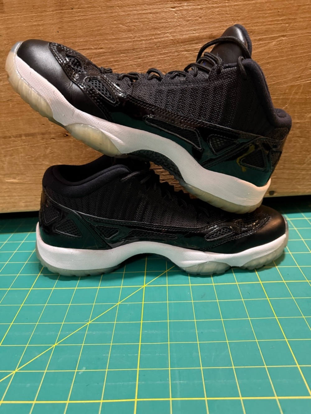Air Jordan 11 Men’s Size 10 Retro Low Black/White Concord Space Jam 919712-041 - Picture 4 of 10